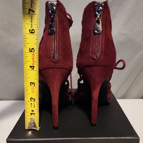 Guess Red Heels with Intricate Cut-Out Design - Picture 5 of 9